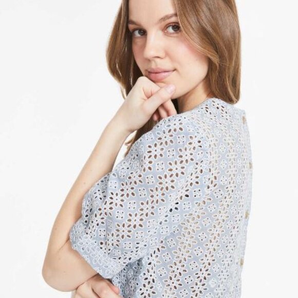 Jillian Harris Blue Skies Eyelet Top BNWT Back Buttons - Picture 3 of 4